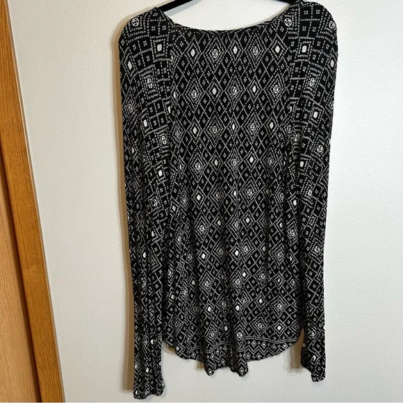 Lucky Brand Women’s Black & White Patterned Blouse XL Paisley Long Sleeve - Picture 3 of 14